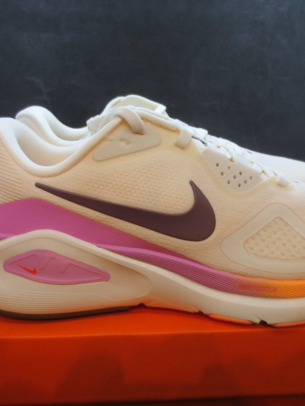 Nike Women's Structure 26 HJ1101-113 Chalk/Tattoo/Light Magenta - Size: 7.5 NIB